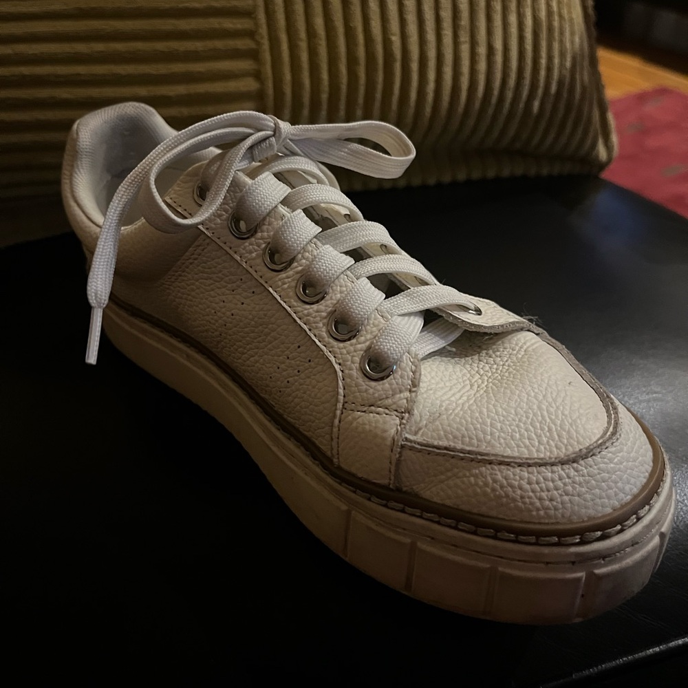 Vince Camuto leather platform sneakers